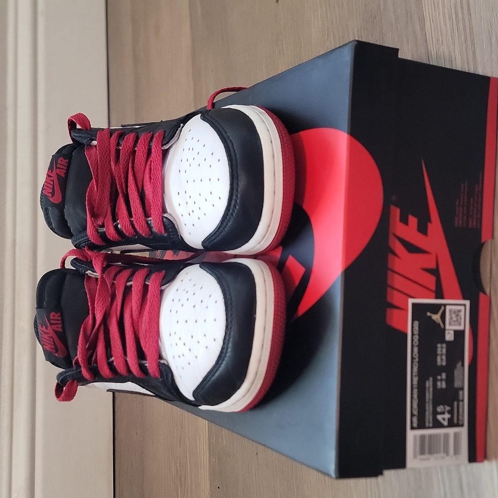 Air Jordan 1 Retro Low OG Black Toe (GS) Size 4.5 Youth CZ0858 106
